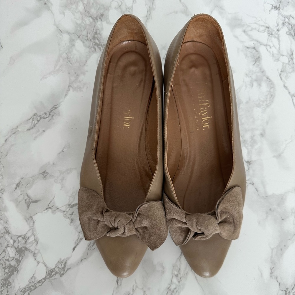 Ann Taylor tan flats with bow